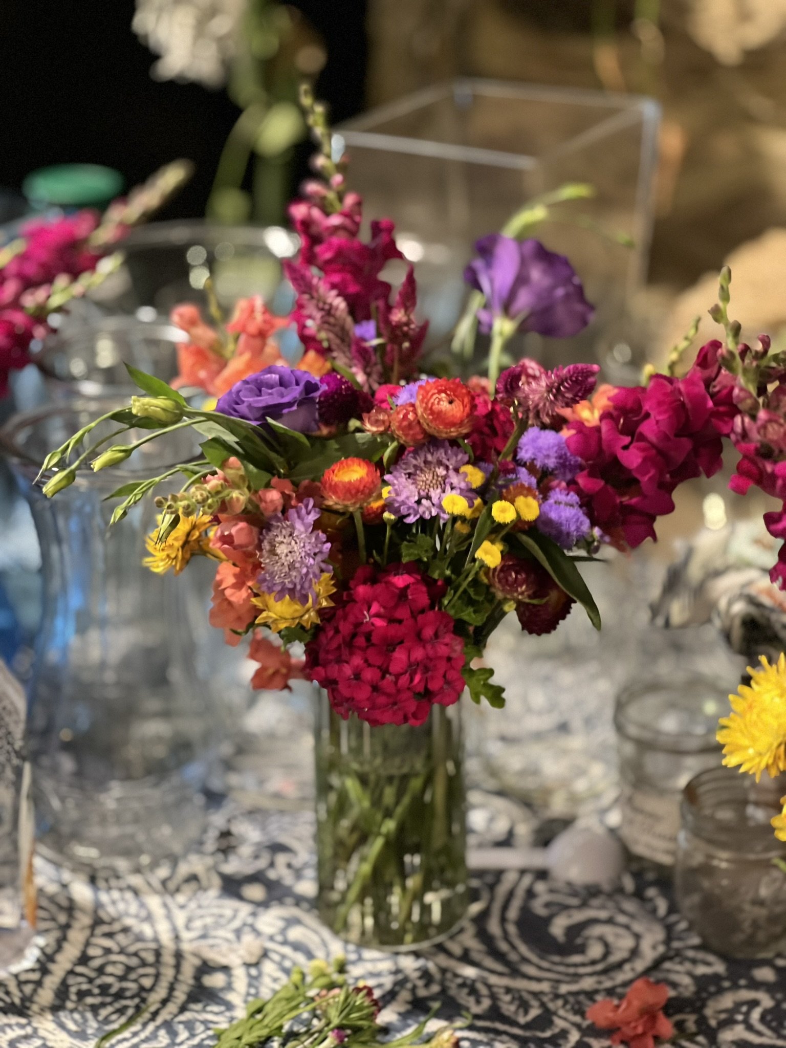 Flower arranging class at Nuthatch Gardens
